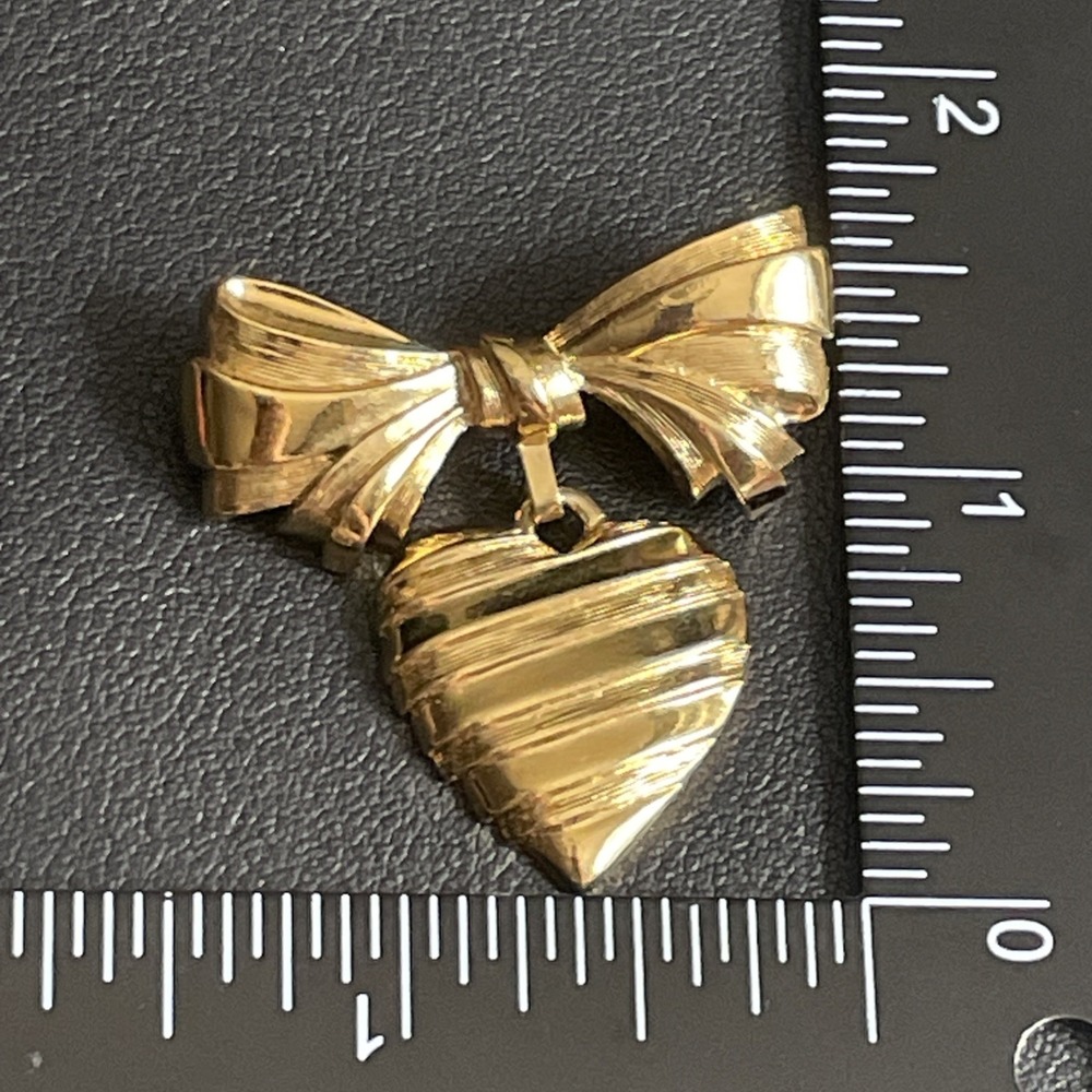 Vintage AVON Bow Brooch Dangler Heart "I Love You Grandmother" Gold Tone Pin - Picture 9 of 10
